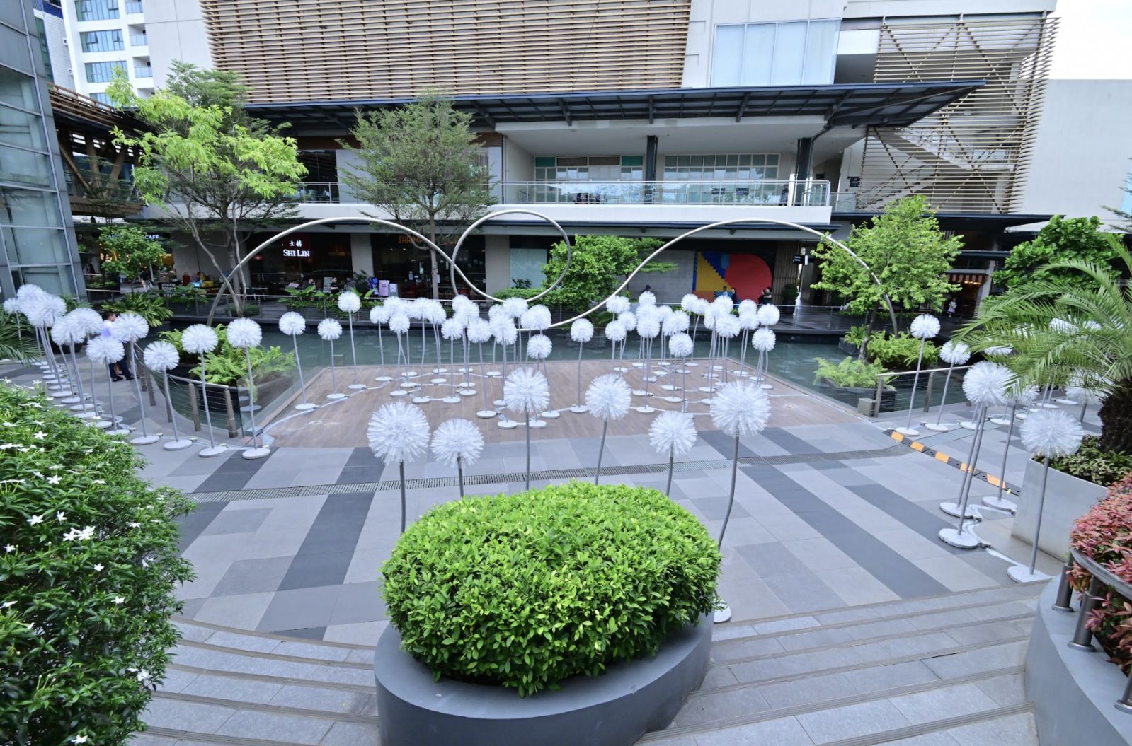 Olivia d’Aboville's Wonderland of Lights during daytime for Ayala Land's 10 Days of Art (Photo: Ayala Malls Circuit)