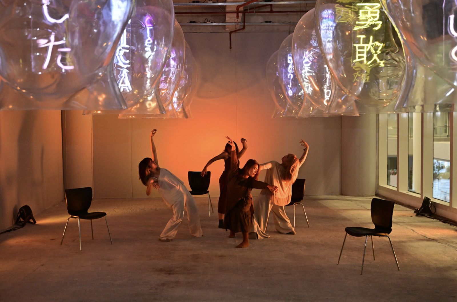 Dancers perform beneath Jefrë's Talking Heads for Ayala Land's 10 Days of Art (Photo: Ayala Malls Circuit)