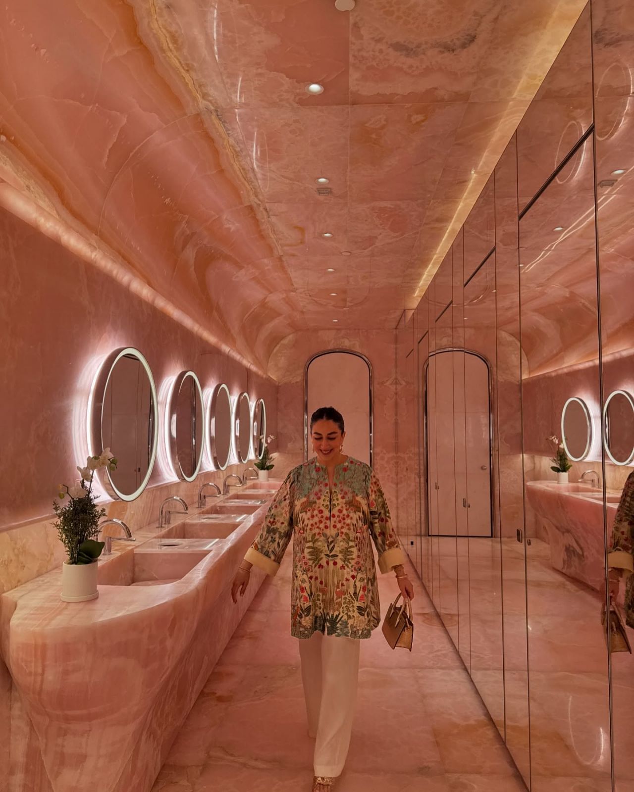 5 prettiest restaurant washrooms in Hong Kong that are just perfect for mirror selfies