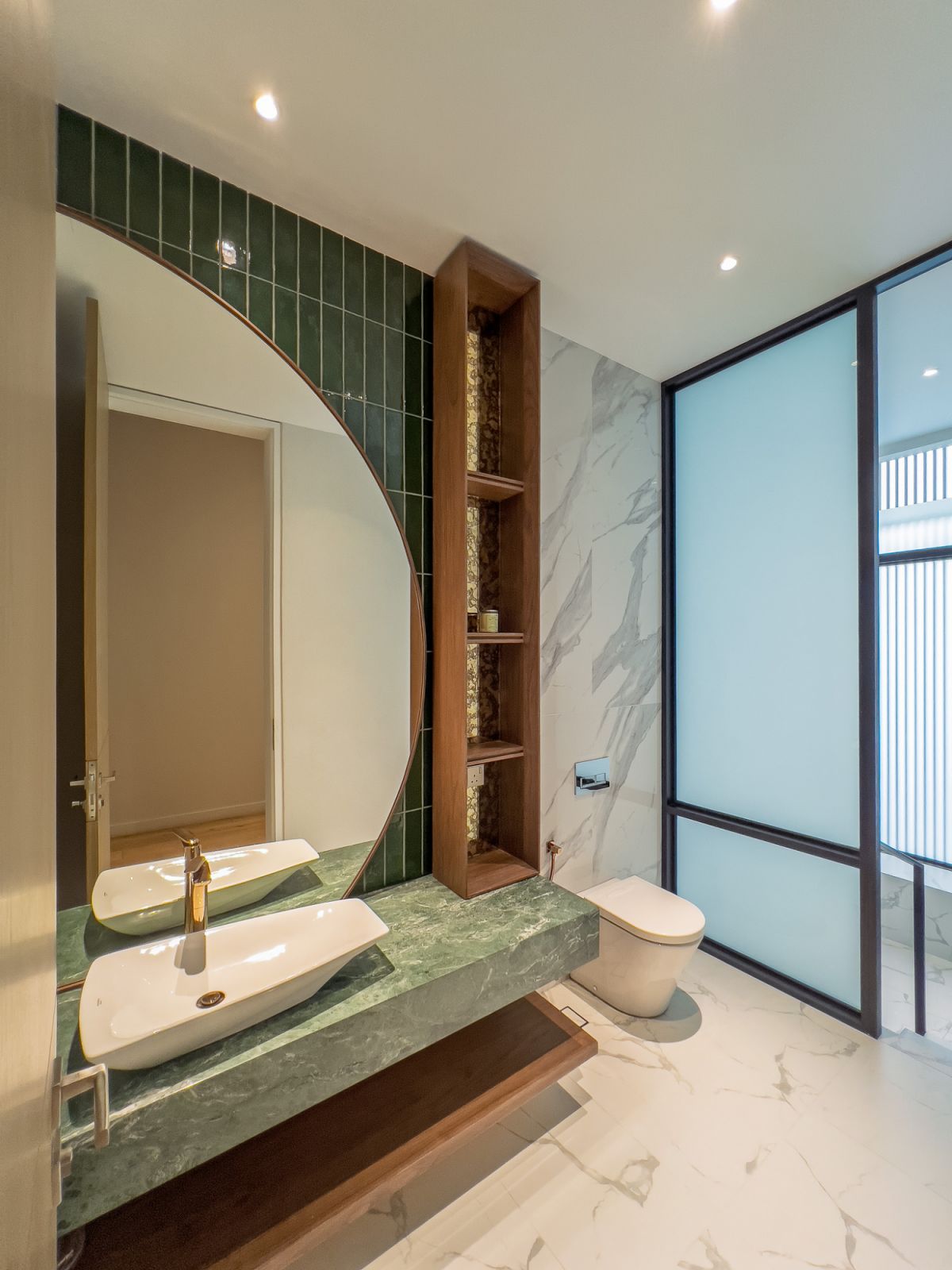 Warm wood and green are a soothing colour palette