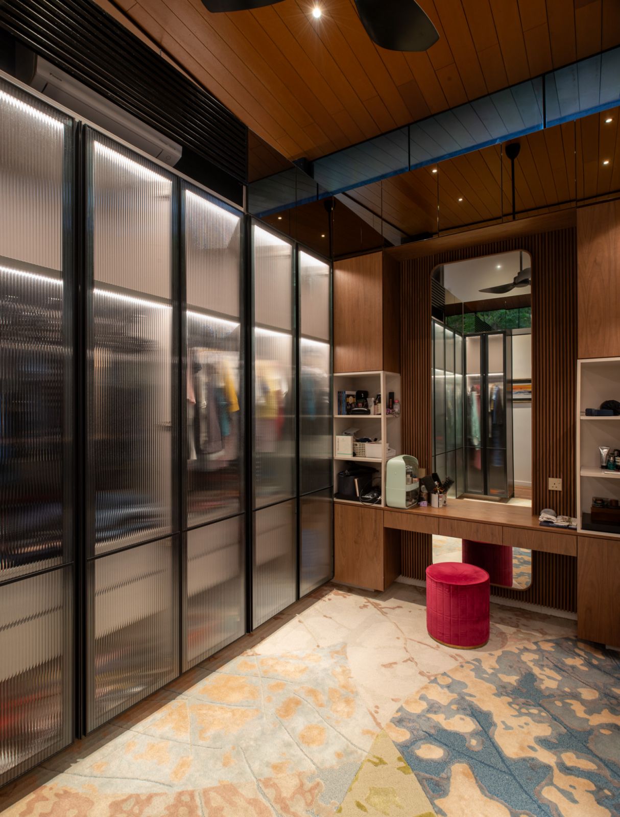 Walk-in wardrobe