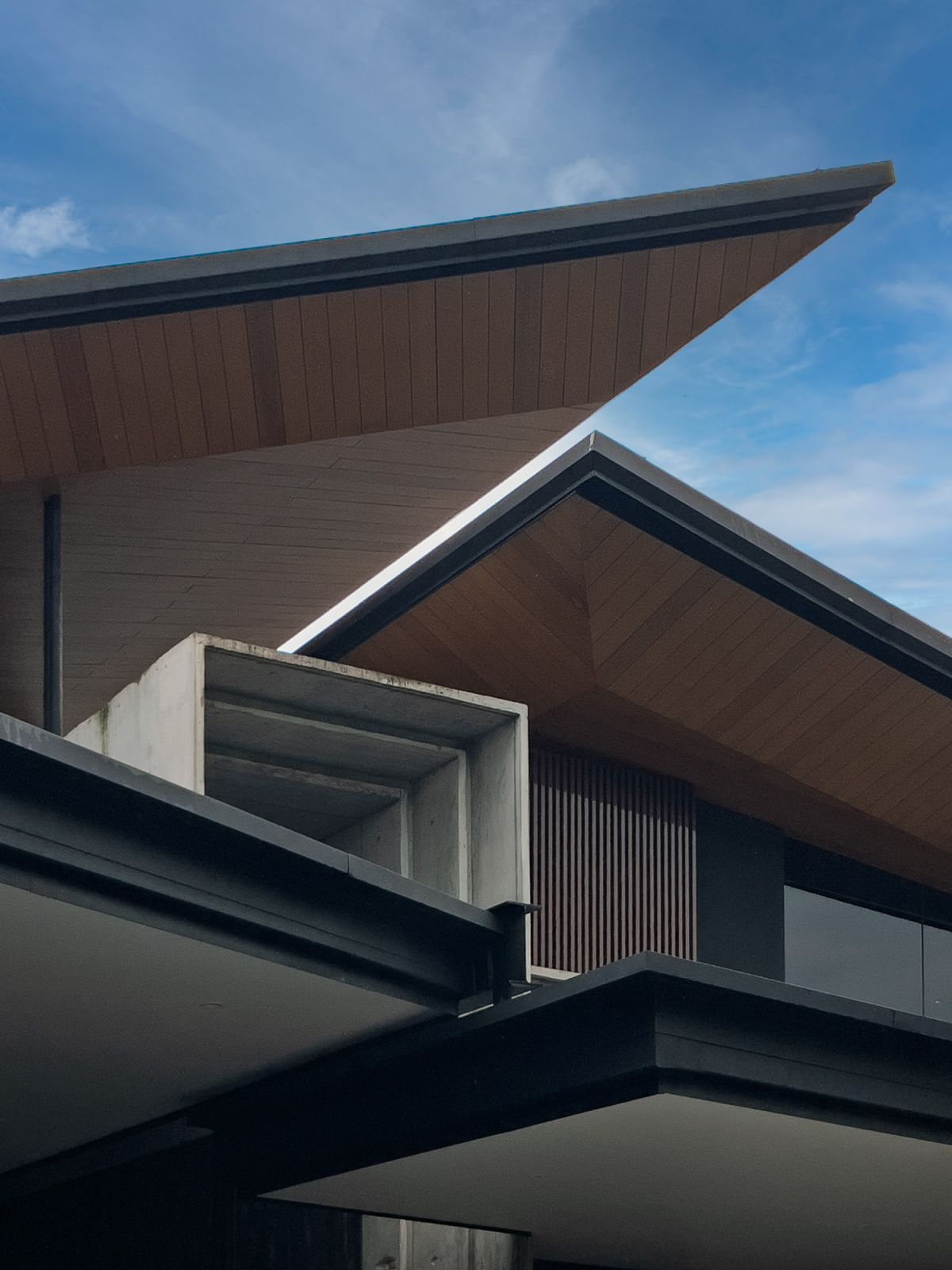 The two giant pitched roofs afforded an opportunity to have shared
mezzanine floors