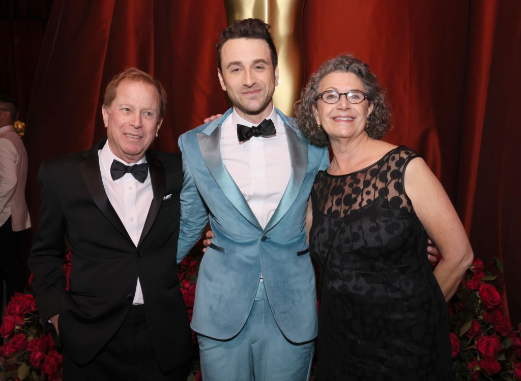 HOLLYWOOD, CALIFORNIA - MARCH 12: (L-R) Ken Hurwitz, American film composer Justin Hurwitz and Gail Hurwitz attend the 95th Annual Academy Awards on March 12, 2023 in Hollywood, California. (Photo by Rodin Eckenroth/GA/The Hollywood Reporter via Getty Images)