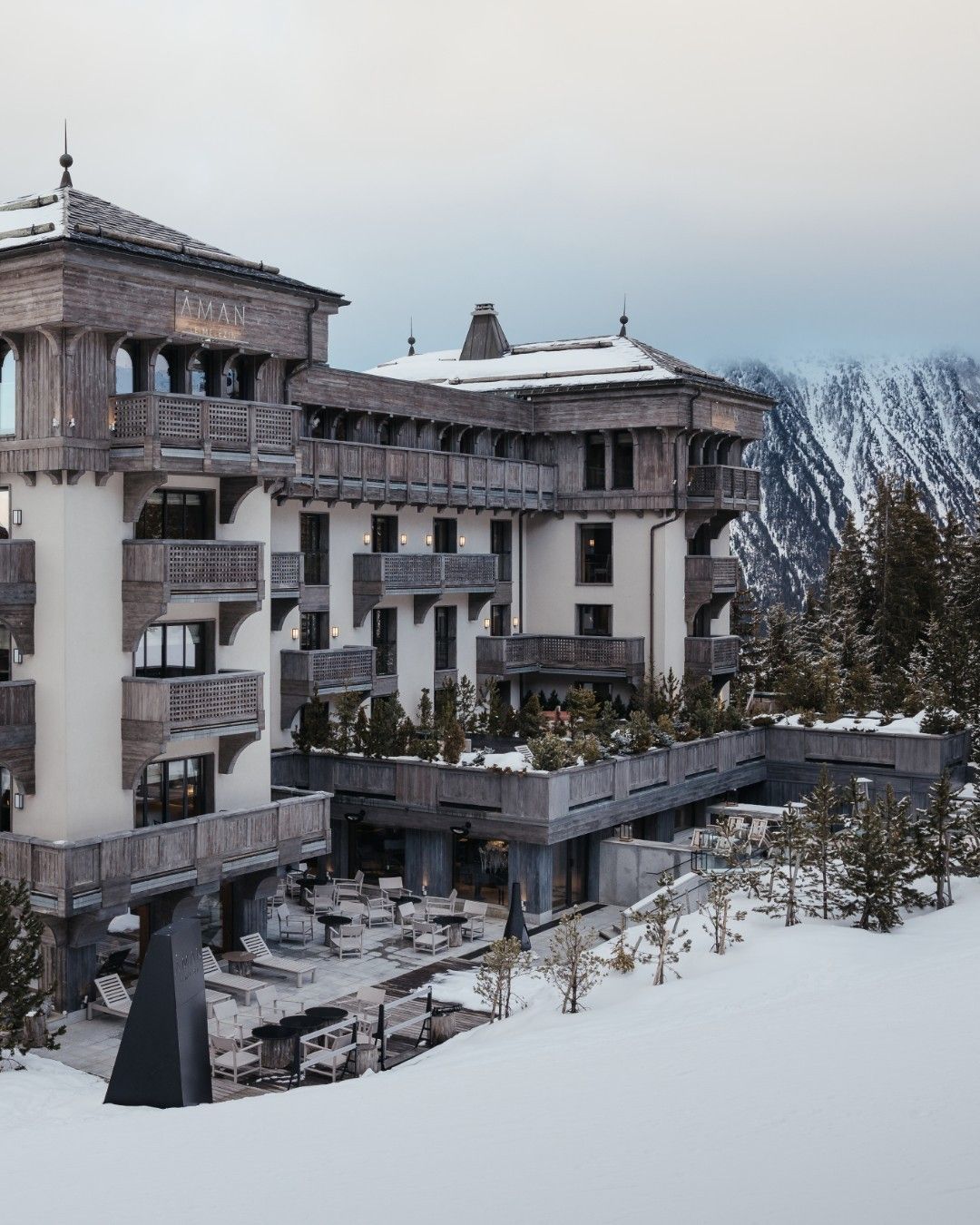 The traditional Alpine façade amidst powder white snow (Photo: Instagram / @amanlemelezin)