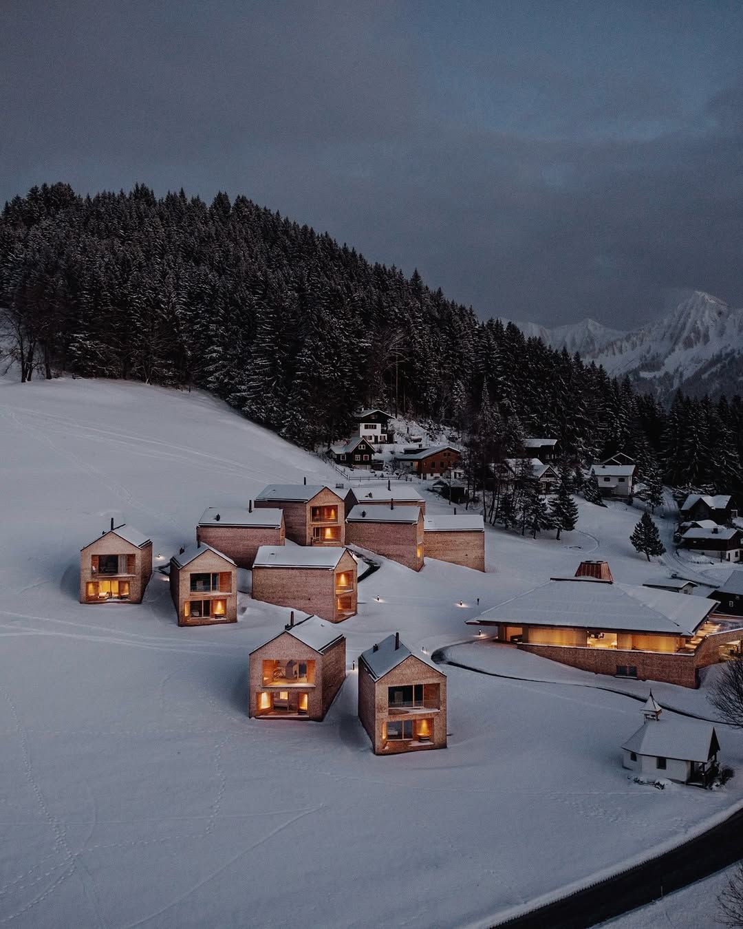 Peterhof Alpe Furx comprises intimate chalets arranged as a small settlement (Photo: Instagram / @peterhof_alpefurx)