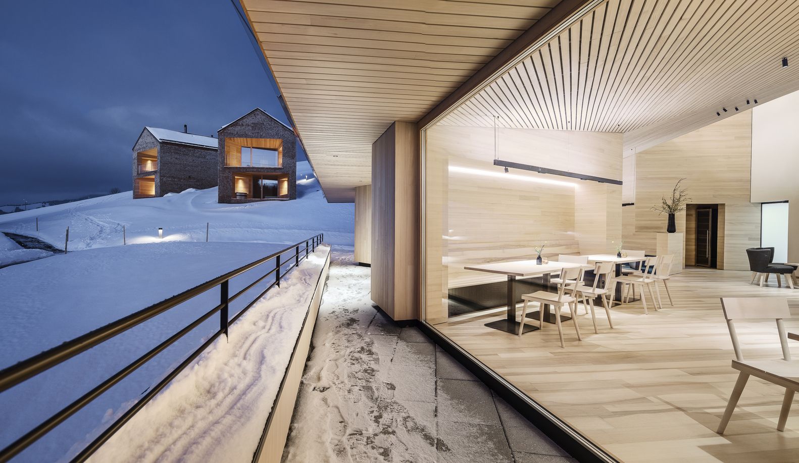 The main building with wood-panel claddings, accommodating up to 120 guests (Photo: Instagram / @sohm_holzbautechnik)