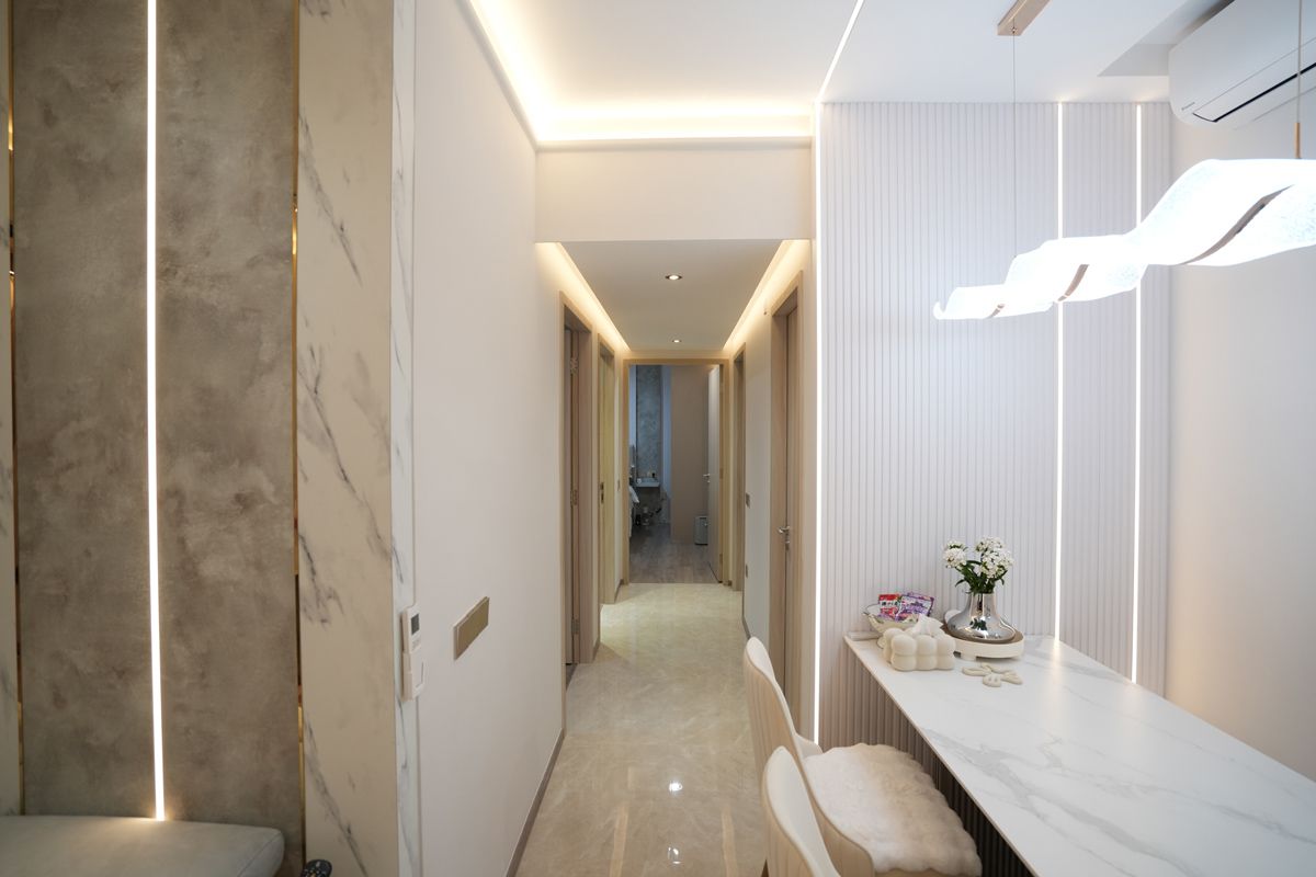 Installed vertically and horizontally, the Haga series highlights the beauty of this vanity area