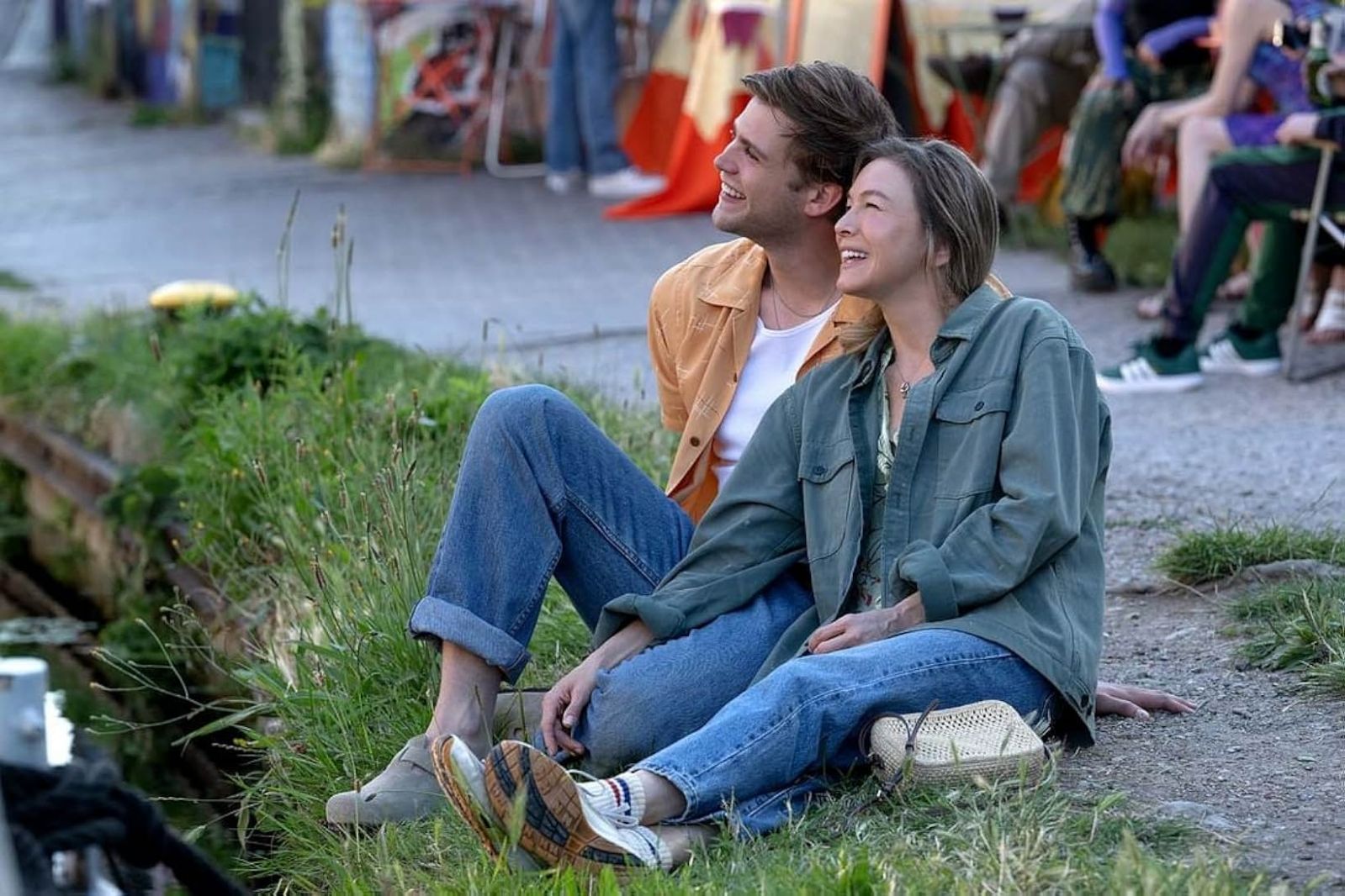 Leo Woodall romances Bridget Jones in ‘Mad About the Boy.’