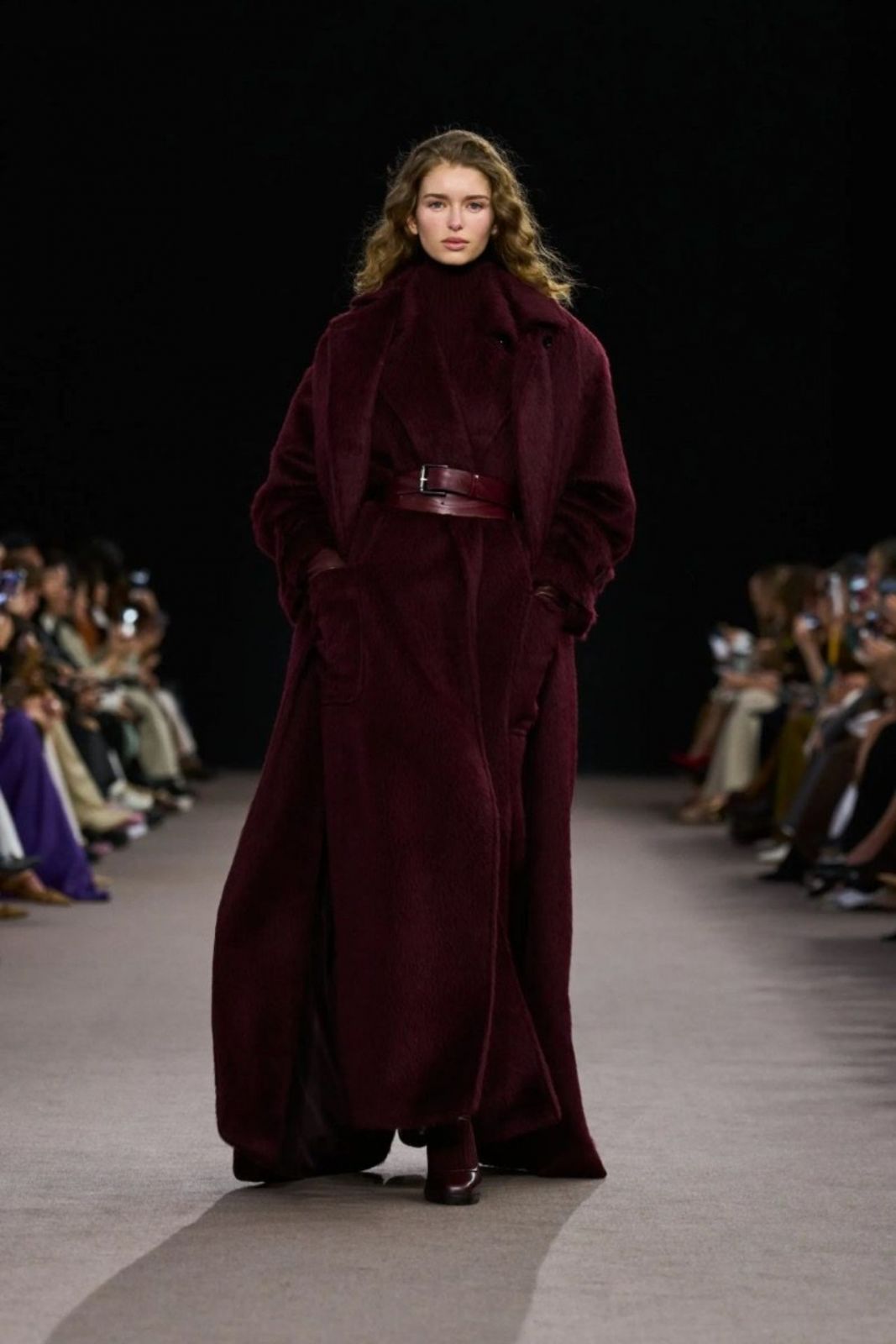 Max Mara sàn diễn Milan Thu Đông 2025 2