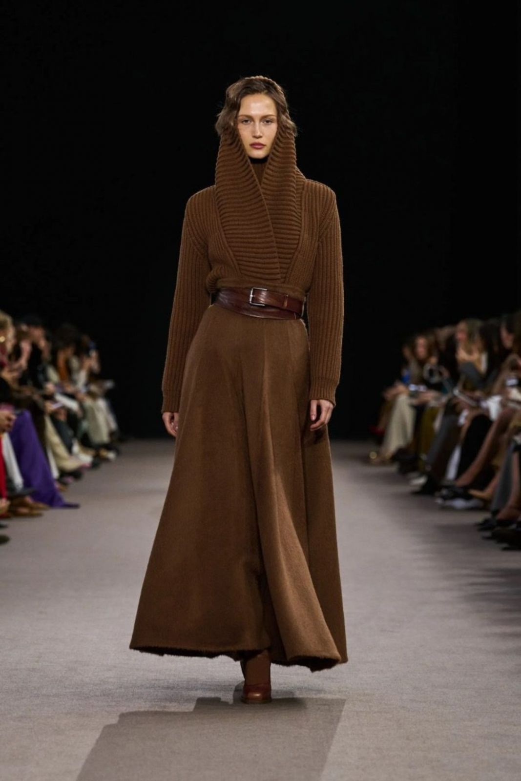 Max Mara sàn diễn Milan Thu Đông 2025