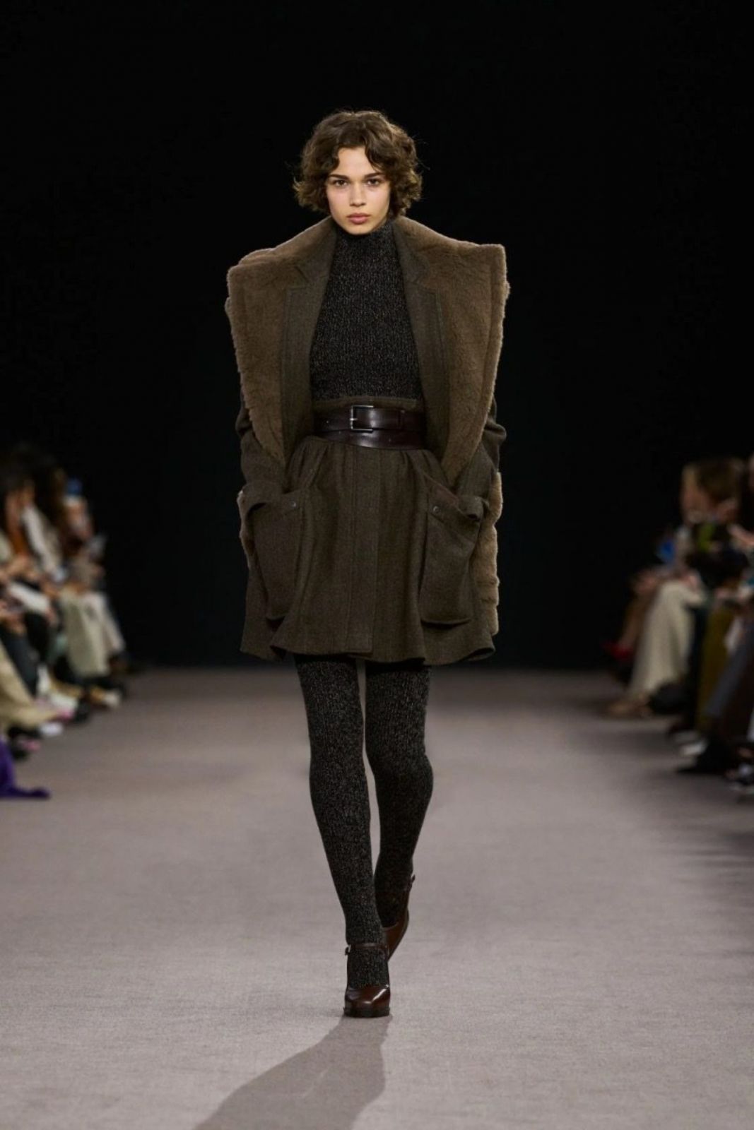 Max Mara sàn diễn Milan Thu Đông 2025 1