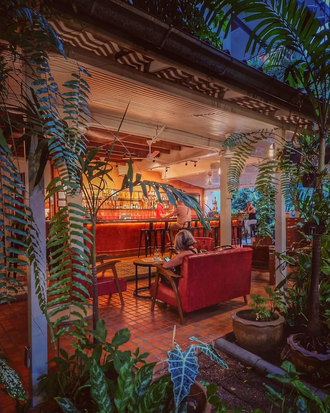 Playlys Bangkok ร้านอาหารและคาเฟ่ pet-friendly ในกรุงเทพ