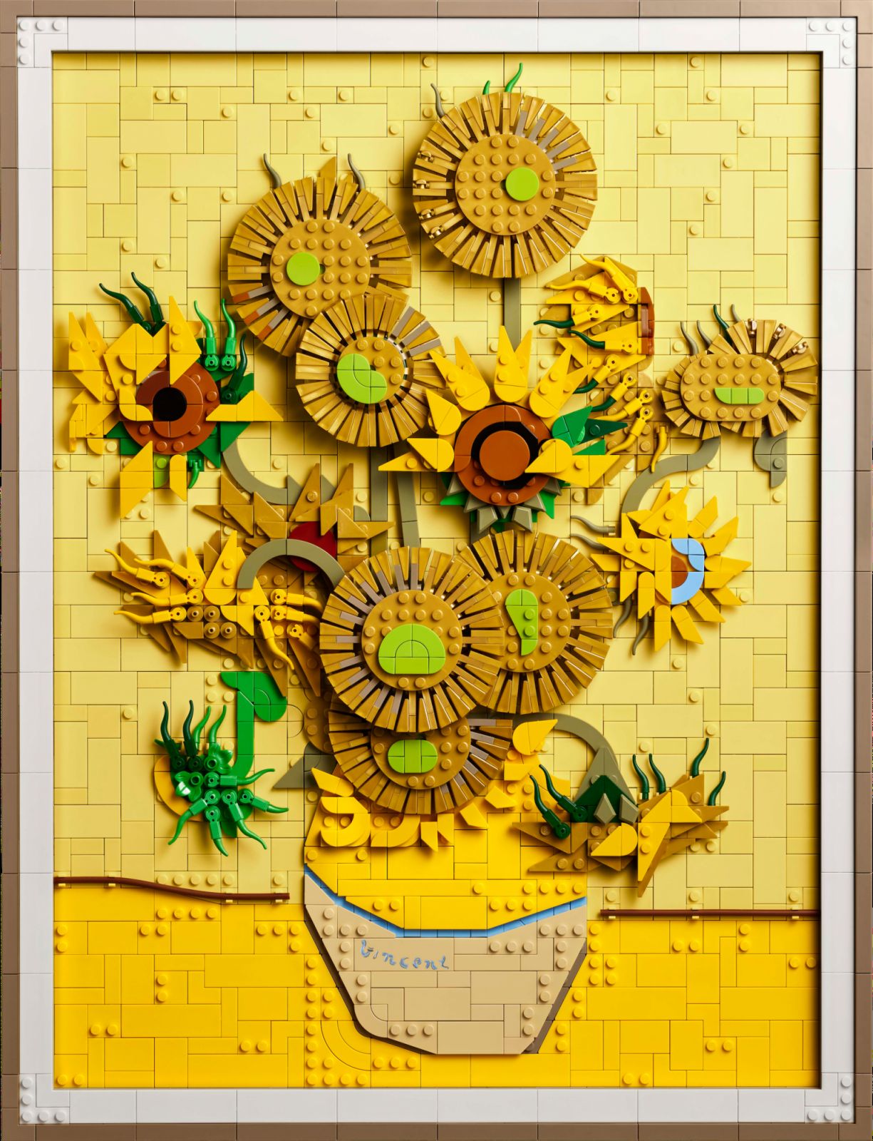 The Lego Art Vincent van Gogh – Sunflowers set (31215) showcases innovative 3D techniques that capture the textured brushwork of the original masterpiece through layered yellow bricks
