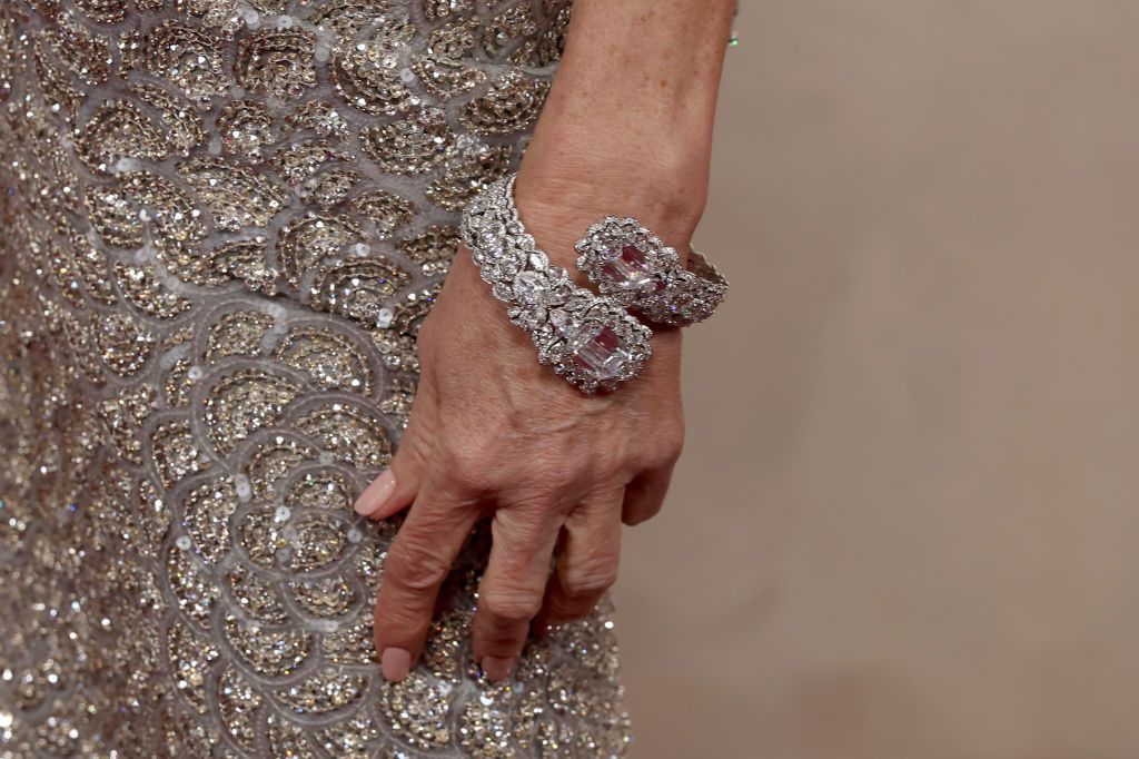 HOLLYWOOD, CALIFORNIA - MARCH 02: Demi Moore, fashion detail, attends the 97th Annual Oscars at Dolby Theatre on March 02, 2025 in Hollywood, California. (Photo by Frazer Harrison/WireImage)