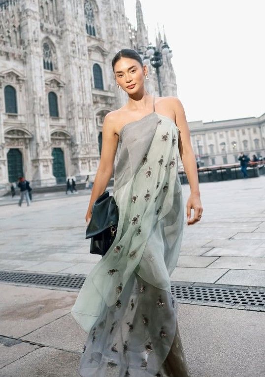 Pia Wurtzbach wears a Fendi ensemble at Milan Fashion Week (Photo: Instagram/@piawurtzbach)