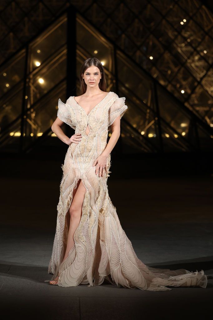PARIS, FRANCE - MARCH 04: Barbara Palvin attends the "Le Grand Diner du Louvre" Passage Richelieu Photocall at Musee du Louvre on March 04, 2025 in Paris, France. (Photo by Pascal Le Segretain/Getty Images)