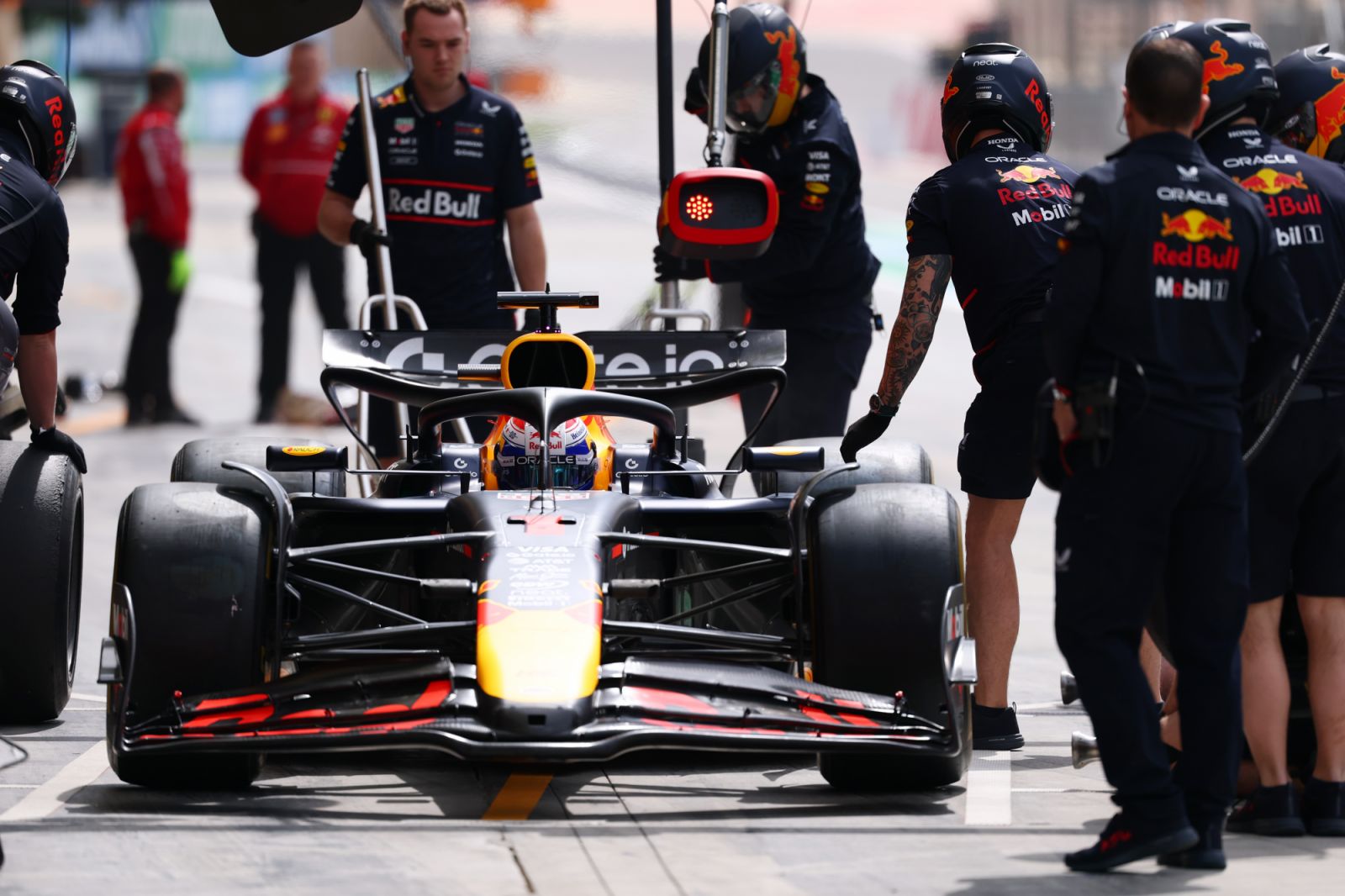 Max Verstappen of the Netherlands driving the (1) Oracle Red Bull Racing RB21 in the Pitlane.(Photo:Getty Images)