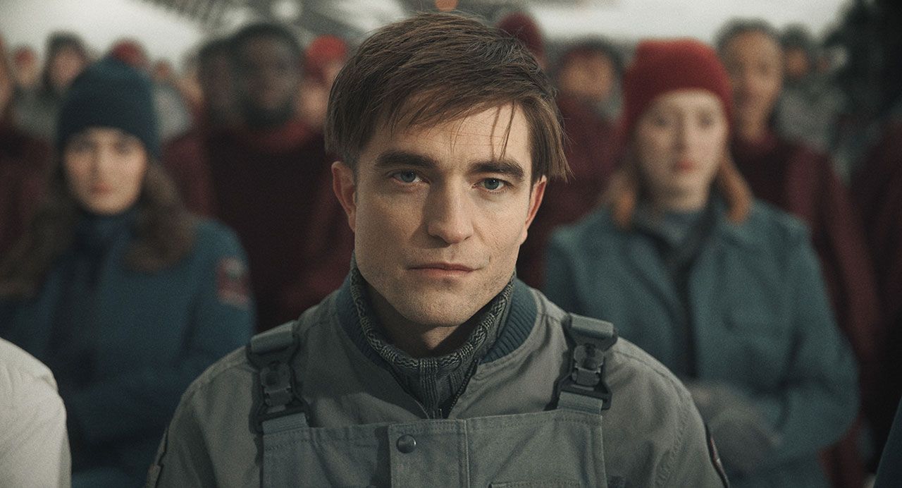 Robert Pattinson as Mickey Barnes (Photo: Courtesy of Warner Bros)