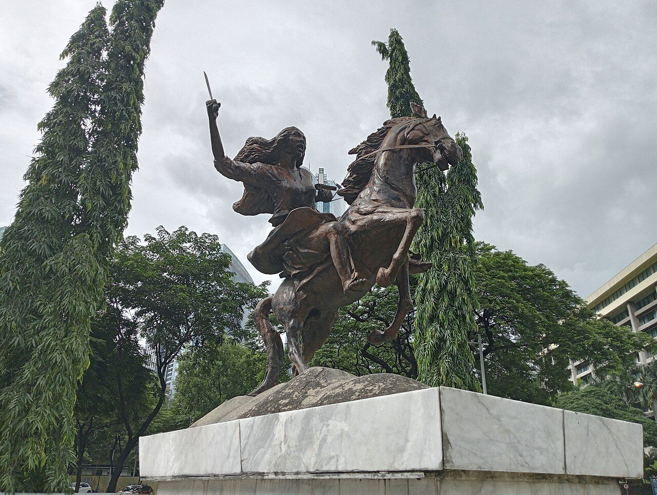 The Gabriela Silang Monument in Makati City, Philippines (Photo: Ralff Nestor Nacor via Creative Commons 4.0)