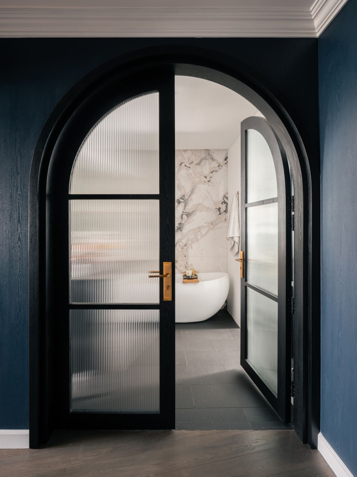A bathroom in the Cairnhill Plaza home by Haus Atelier