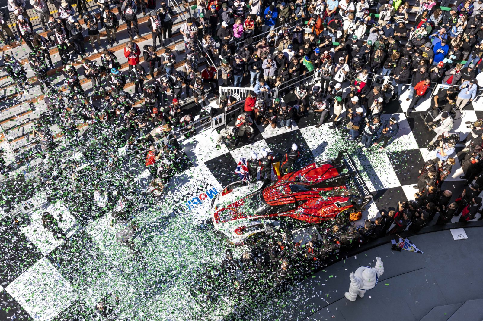 The #7 Porsche Penske Motorsports team celebrates after winning the 2025 Rolex 24 at Daytona. L to R: Nick Tandy (GBR), Laurens Vanthoor (BEL), Felipe Nasr (BRA)
#7 Porsche Penske Motorsports, Porsche 963, GTP; Felipe Nasr (BRA), Nick Tandy (GBR), Laurens Vanthoor (BEL)
