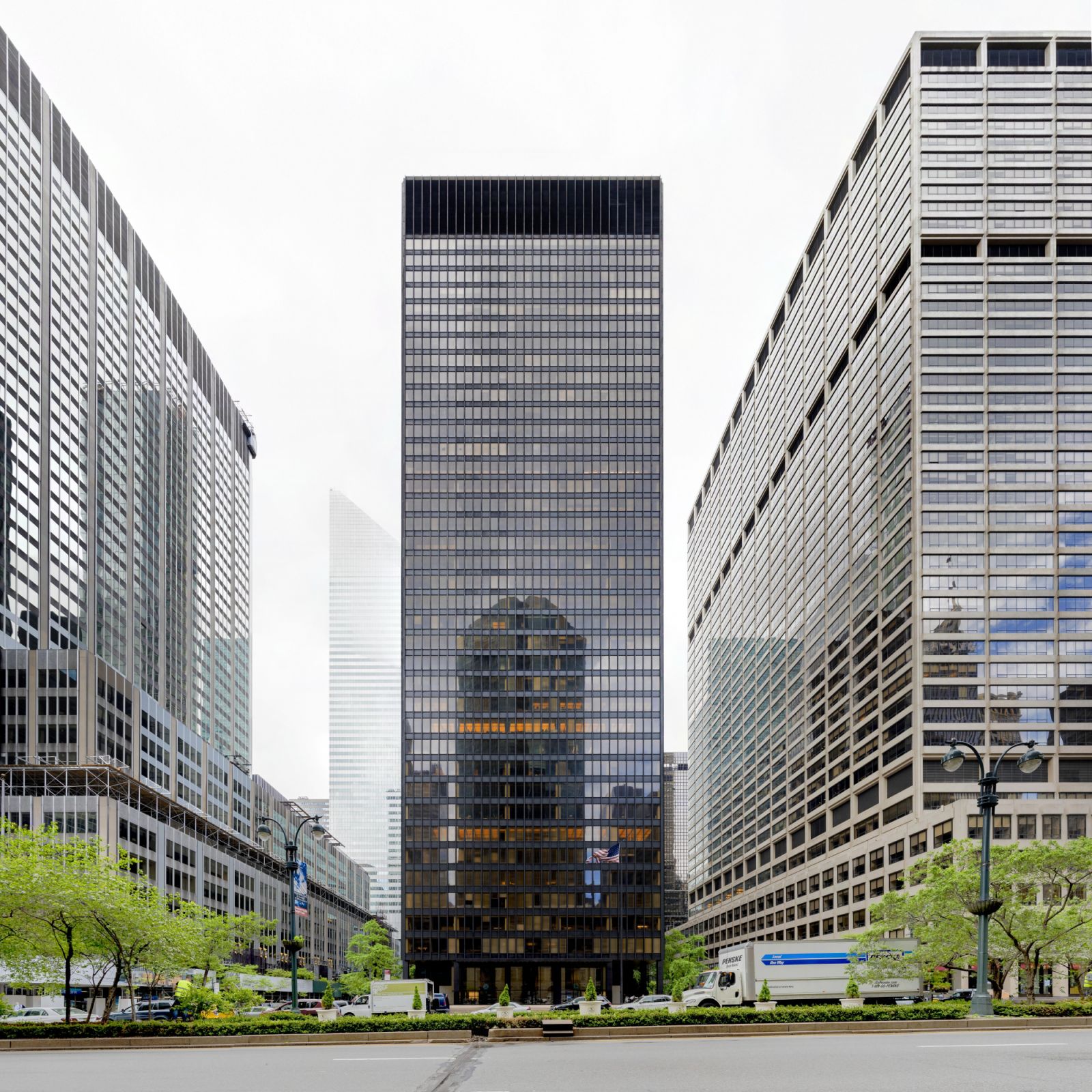 The Seagram Building in NYC (Photo: WikiCommons/Ken Ohyama)