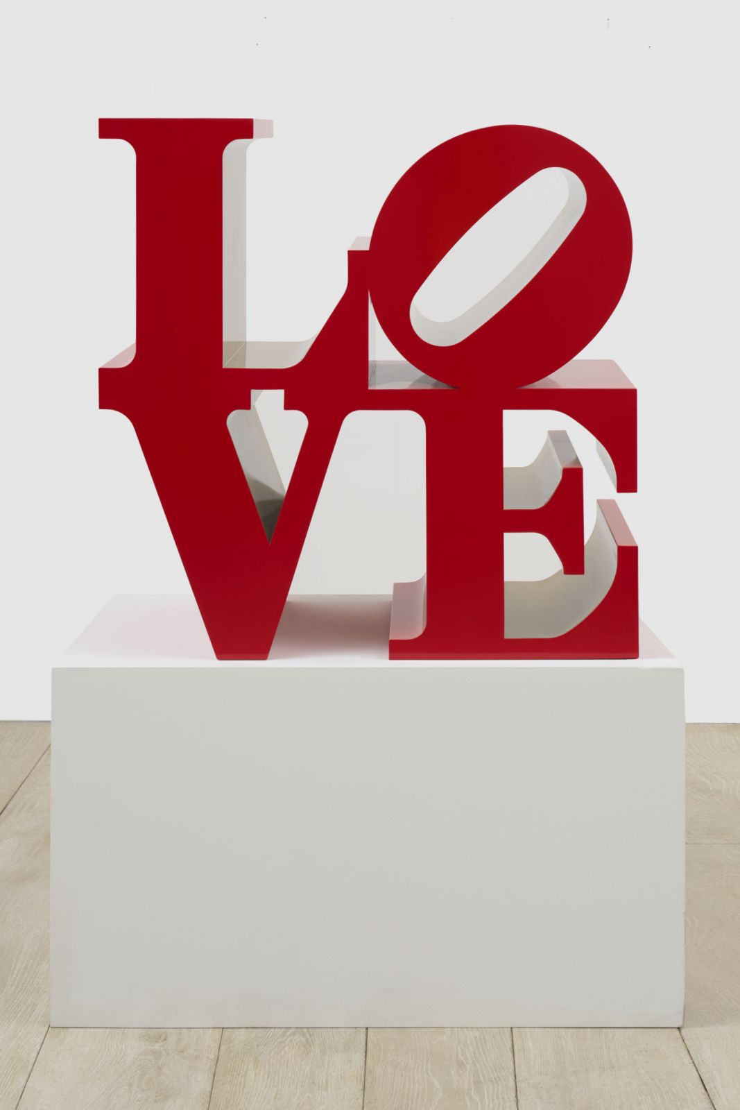 Robert Indiana,
LOVE (Red Outside Gold Inside), 1966–1999, Conceived: 1966; Executed: 1999,
polychrome aluminum,
36" × 36" × 18" (91.4 cm × 91.4 cm × 45.7 cm),
#93337.03,
Format of original photography: high res TIFFs.