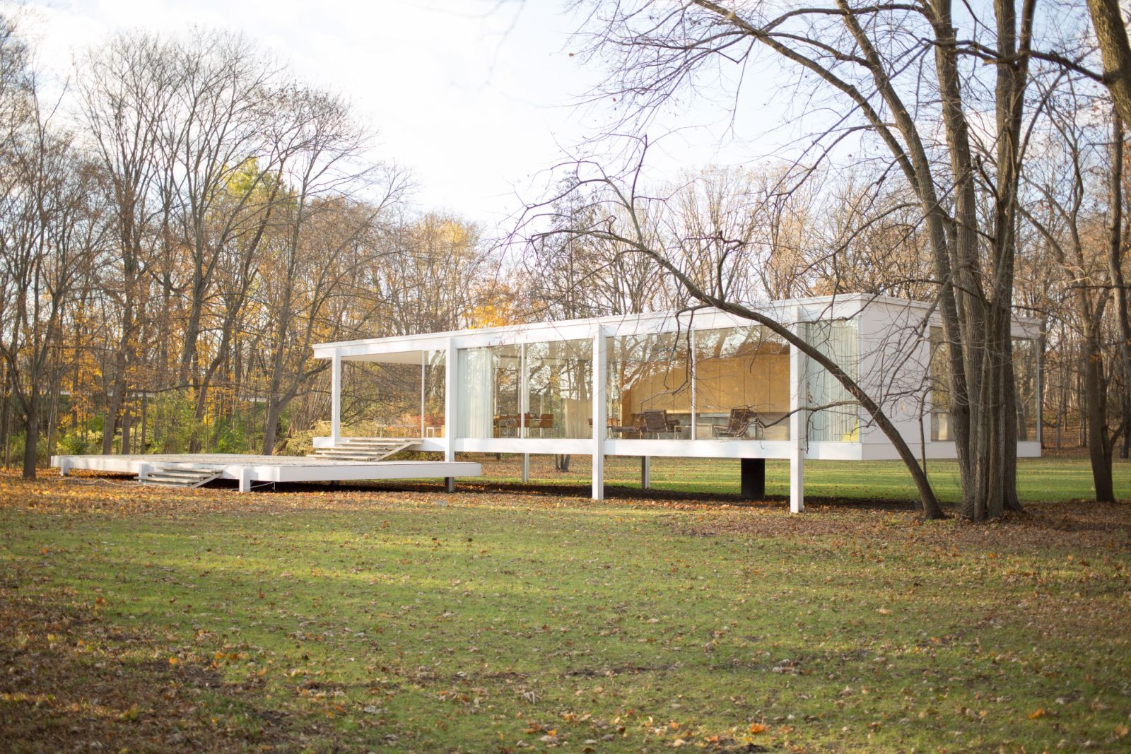 The Farnsworth House in Plano, Illinois, USA (Photo: WikiCommons/ Victor Grigas)