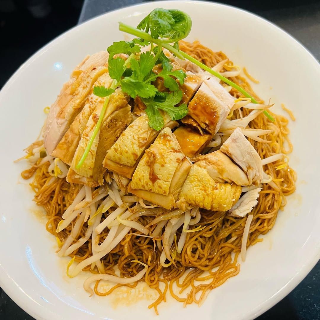 Hainanese poached chicken kon loh mee (Image: @cnr.cafe.restaurant)