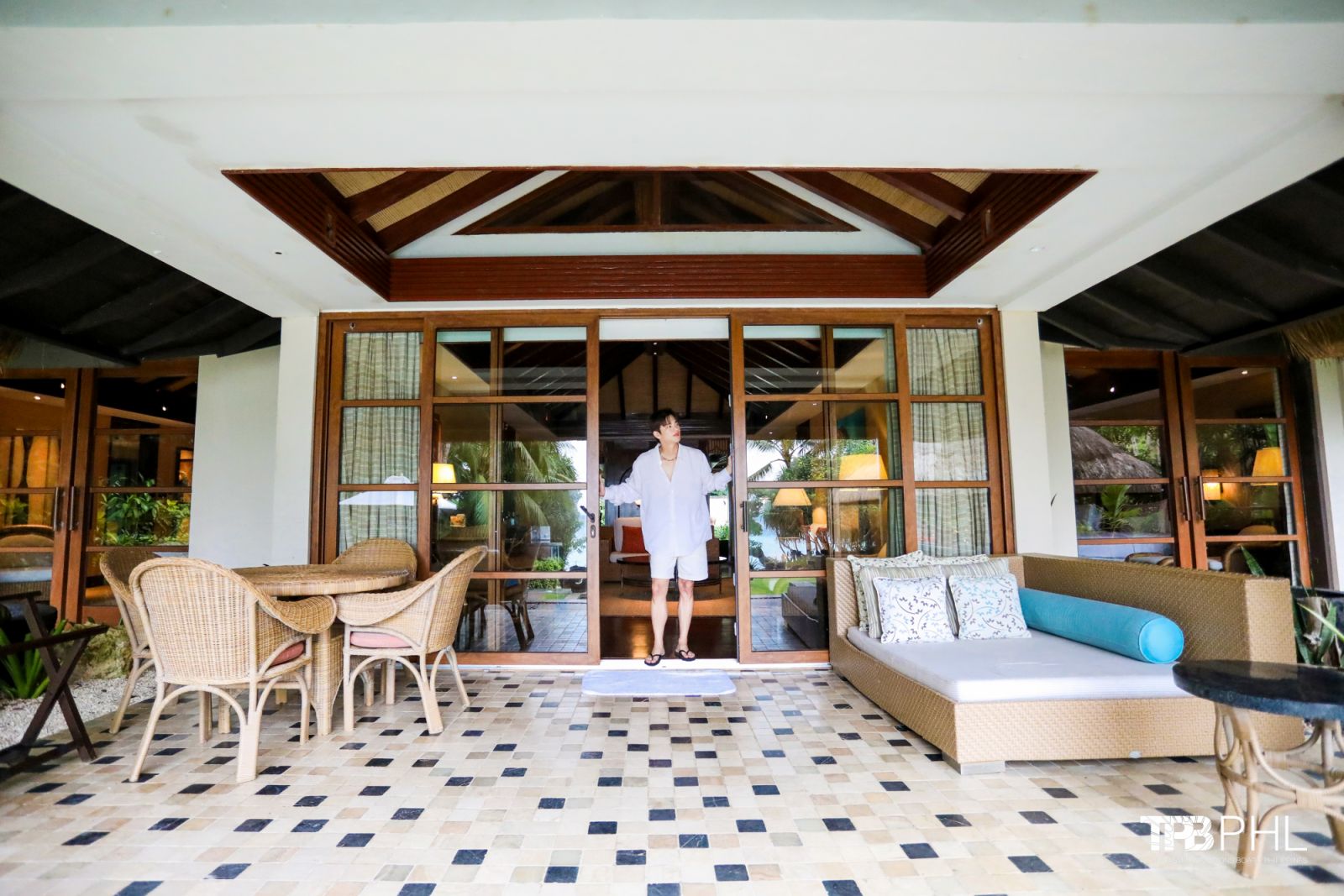 Seo In-Guk experiences world-class hospitality at Shangri-La Boracay (Photo Courtesy of the Tourism Promotions Board Philippines)
