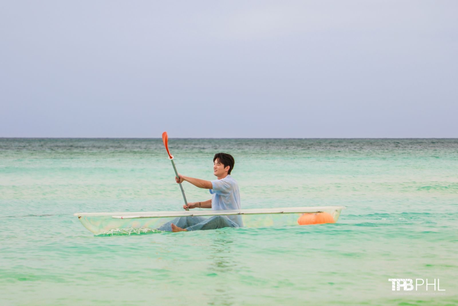 Seo In-Guk tries crystal kayaking in Boracay (Photo Courtesy of the Tourism Promotions Board Philippines)