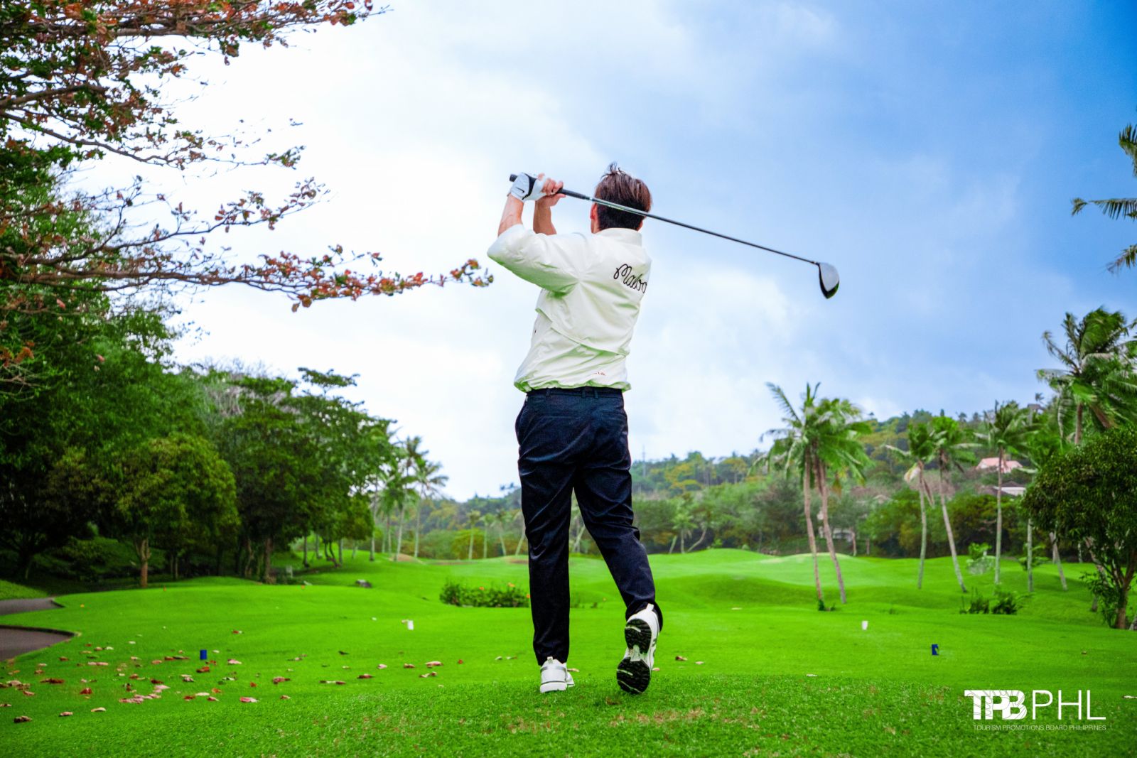 Seo In-Guk enjoys a game of golf at Fairways and Bluewater Boracay (Photo: Courtesy of the Tourism Promotions Board Philippines)