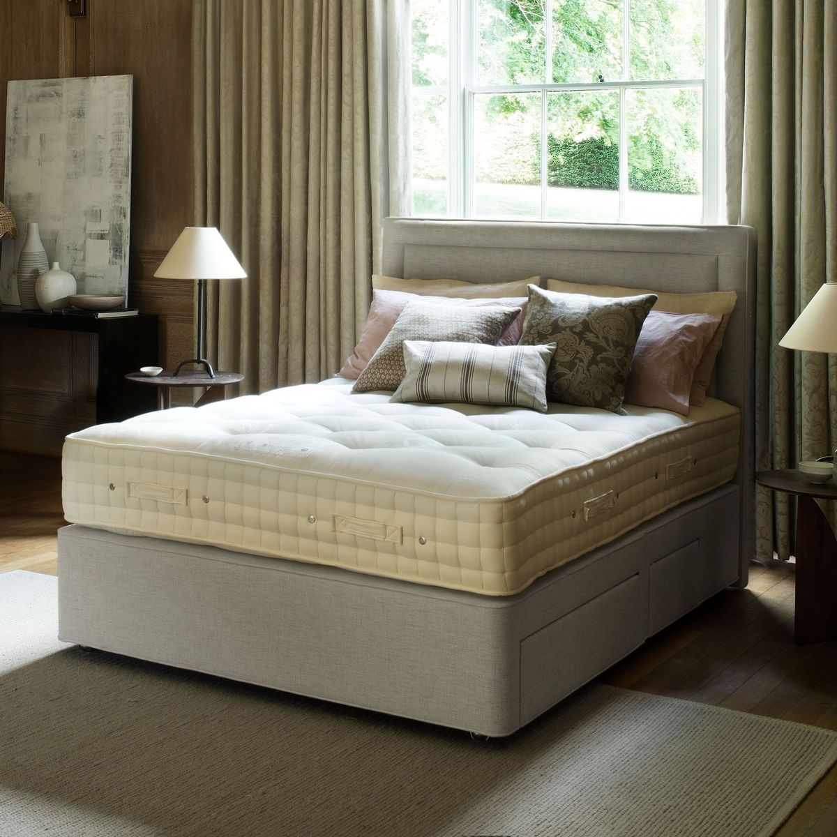 Multiple rows of side stitching are visible along the mattress edge, indicating the handcrafted construction that has earned Hypnos its royal recognition (Photo: Hypnos)