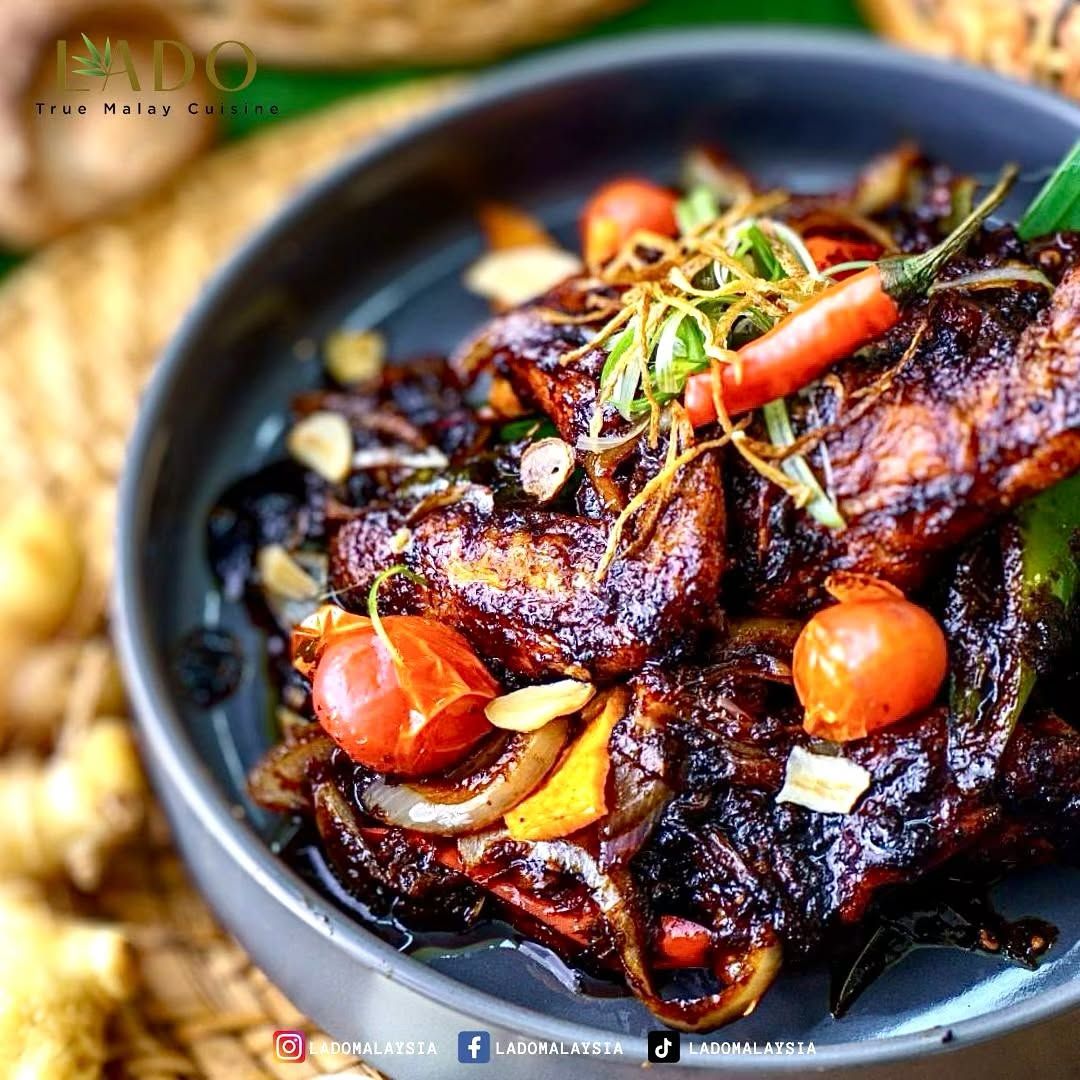 Chicken Masak Kicap Hitam from Lado (Photo: Instagram / @ladomalaysia)