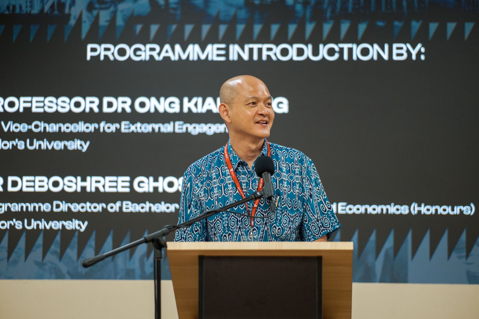 Professor Dr Ong Kian Ming, Pro Vice-Chancellor for External Engagement at Taylor’s University, presenting the vision and significance of the newly launched Bachelor in Philosophy, Politics, and Economics (Honours) at Taylor’s University