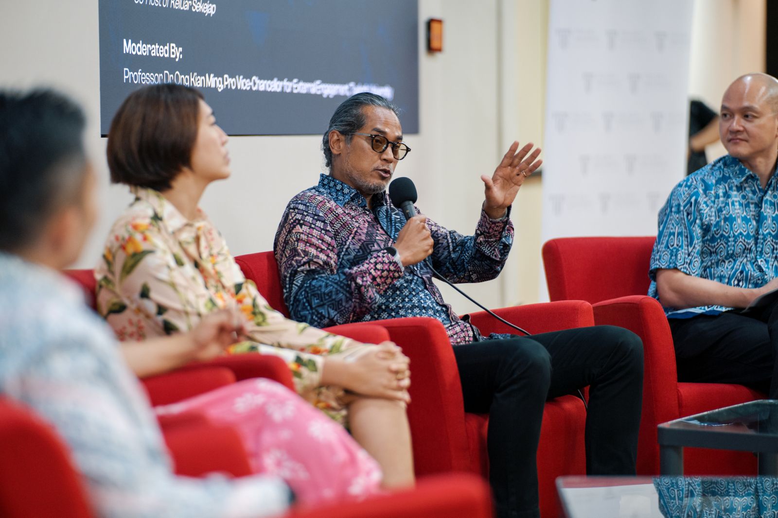 Khairy Jamaluddin, former Minister of Health and co-host of Keluar Sekejap