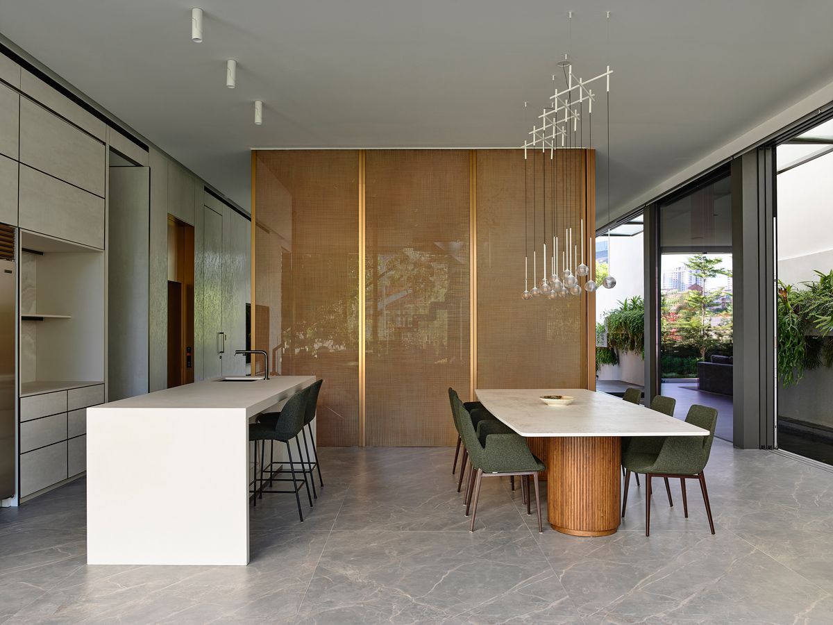 Behind the interior screen is the dining room and kitchen