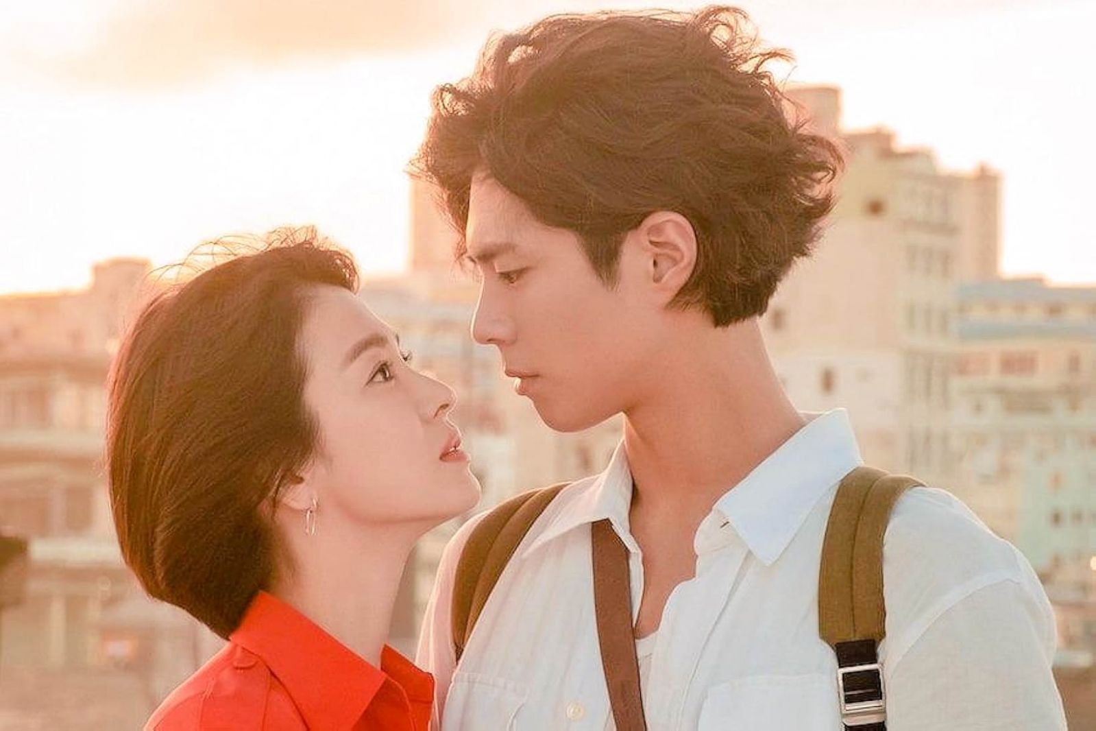 Park Bo-gum romances Song Hye-kyo in ‘Encounter.’ (Photo: IMDb)
