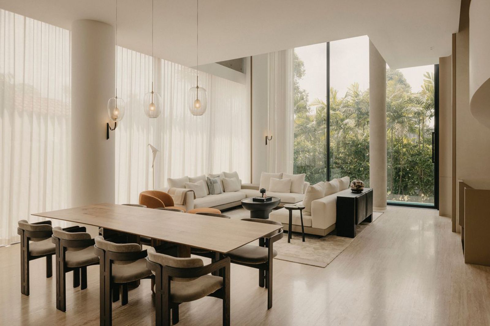 The airy living and dining area enjoy a view to the greenery outside