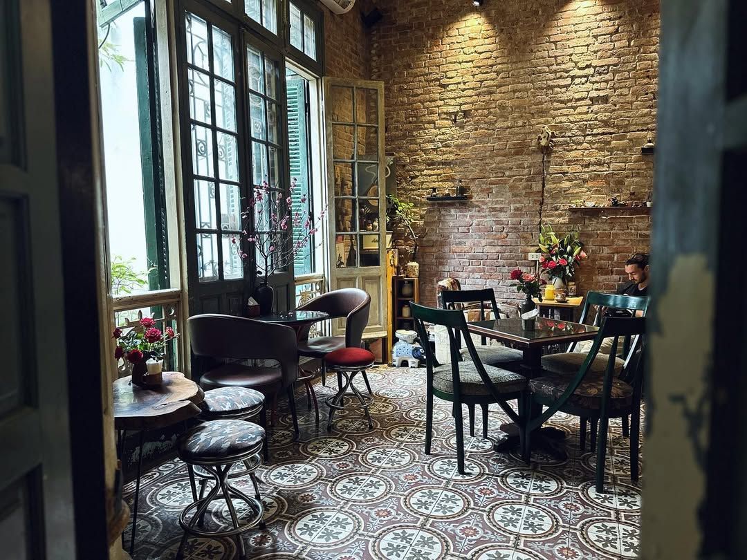 Loading T café’s charming interiors (Photo: Maggie Adan, Loading T Café official Instagram account)