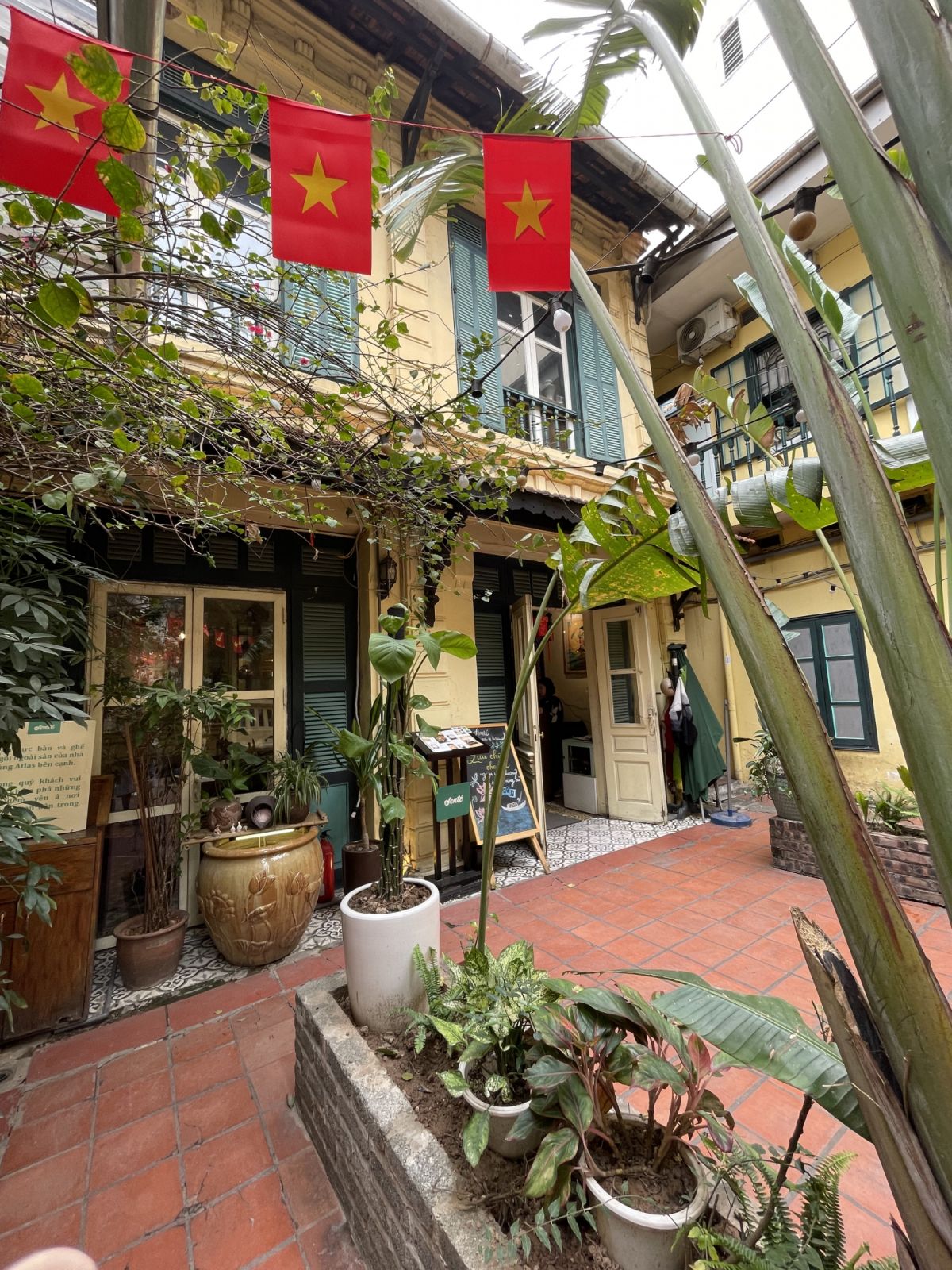 Senté is housed in a charming two-story villa. (Photo: Maggie Adan)