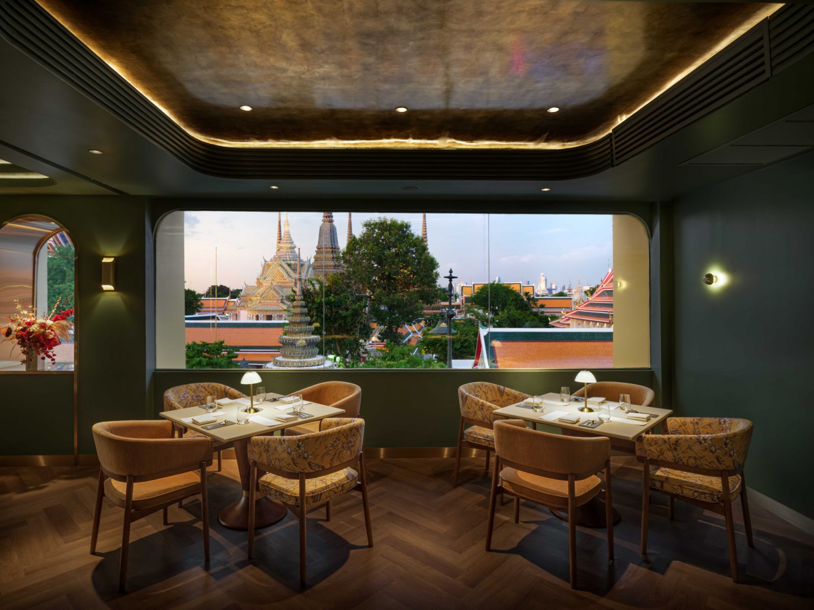 ร้าน Nusara พร้อมวิวอันงดงามของวัดโพธิ์