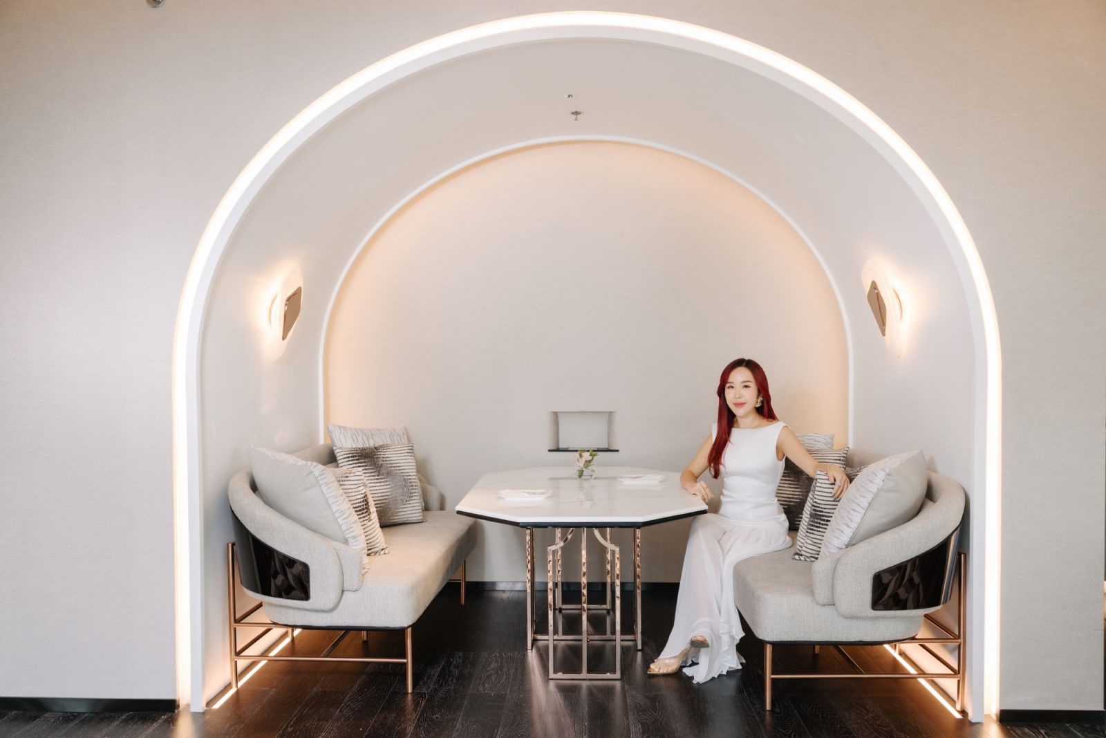 แอ เบญญาภา ศิริโสภณ Interior Designer มากฝีมือที่มีผลงานระดับไฮเอนด์มากมาย พาชมโรงแรม The Ritz-Carlton Bangkok (ภาพ: Worapon Teerawatvijit)