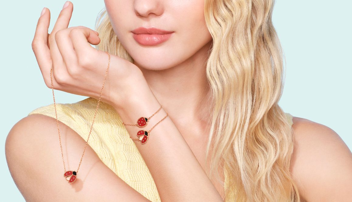 【Van Cleef & Arpels】Lucky Spring Plum Blossom ペンダント Van Cleef & Arpels】Lucky Spring ネックレス plum blossom Van