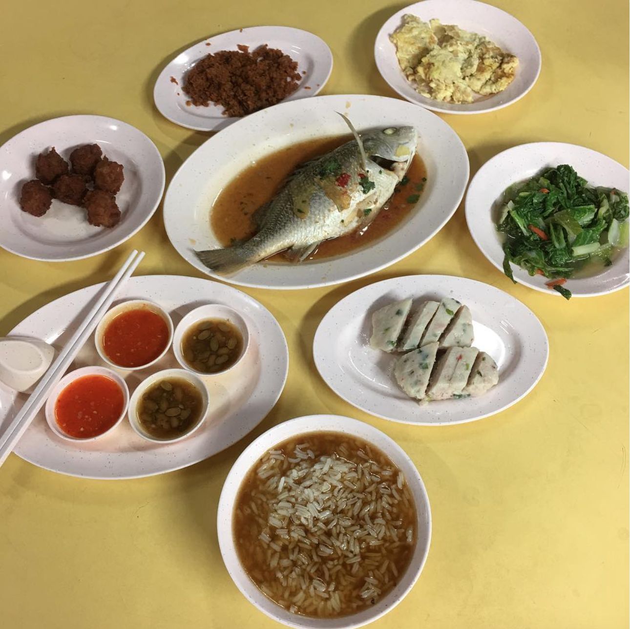 The food spread at Ann Hoo Teochew Porridge (Photo: Instagram/ @ramenking2018)