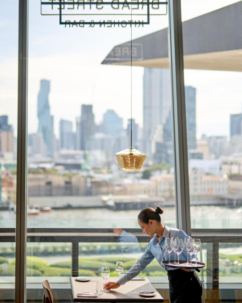 Bread Street Kitchen & Bar สาขาล่าสุดในไทยที่ไอคอนสยาม พร้อมบรรยากาศสุดสวยงามของแม่น้ำเจ้าพระยา (ภาพ: Instagram / @breadstreetkitchenthailand)