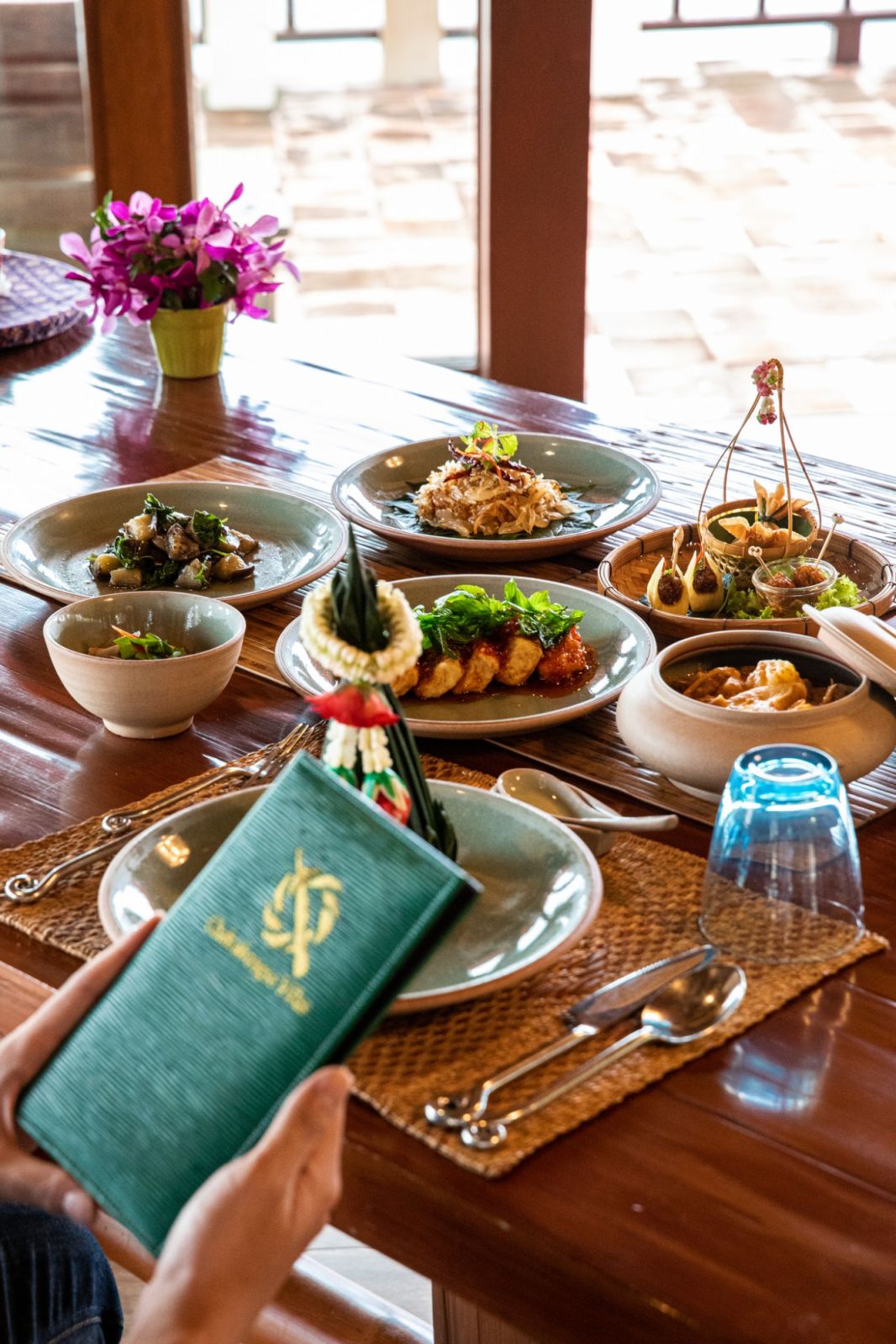 ดื่มด่ำสำรับอาหารไทยสุดพิเศษประจพวันที่ร้านอาหารไทยภายใน Chakrabongse Villas (ภาพ: Facebook.com / @chakrabongseprivatedining)
