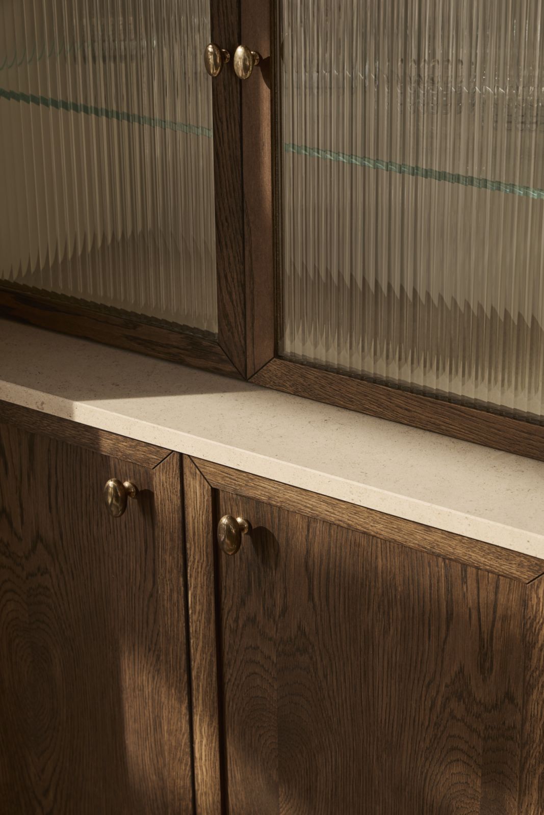 Bespoke oak wood adds a warm layer to the otherwise modern and clean spaces
