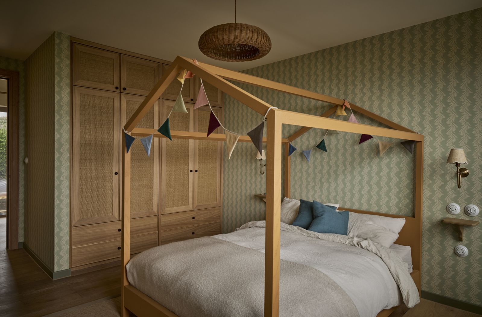 A vibrant play of textures and designs in the children’s bedroom