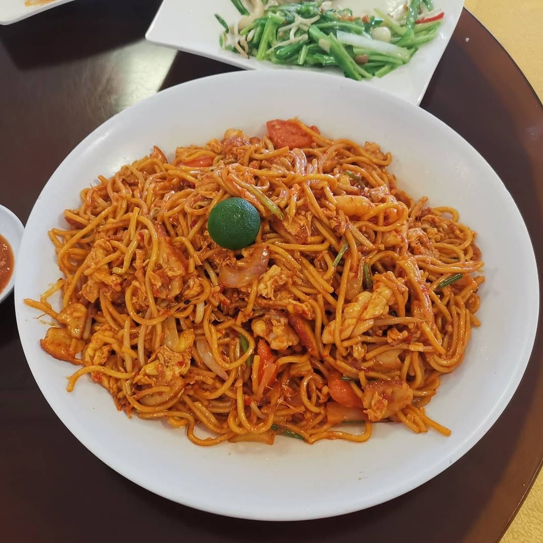 The “Punggol style” seafood mee goreng at the now defunct Ponggol (Hock Kee) Seafood Restaurant (Photo: Instagram/@wongchoowai)